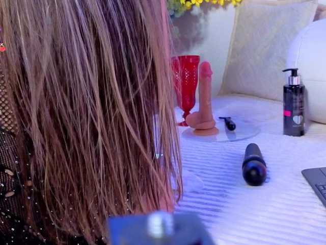 Misskarla live cam on BongaCams