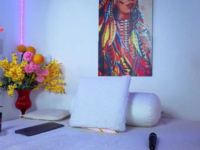 Misskarla live cam on BongaCams