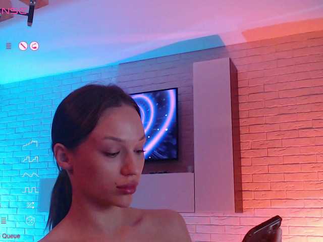 Jade-Lumin's BongaCams show and profile