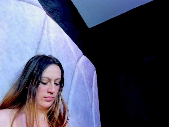 JuliethaWhitee Live Cam on BongaCams