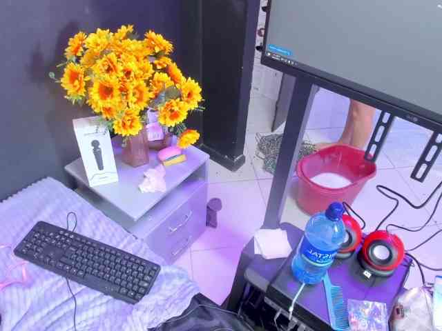 JuliethaWhitee webcam