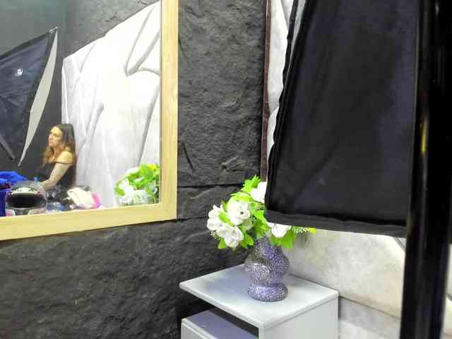 JuliethaWhitee webcam