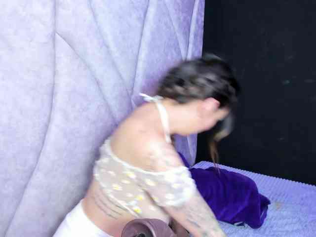 JuliethaWhitee webcam