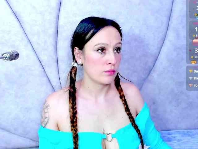 JuliethaWhitee webcam