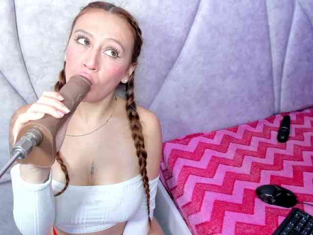 JuliethaWhitee webcam