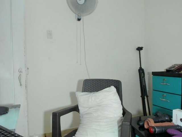 ARIELADALTONN93 live cam on BongaCams
