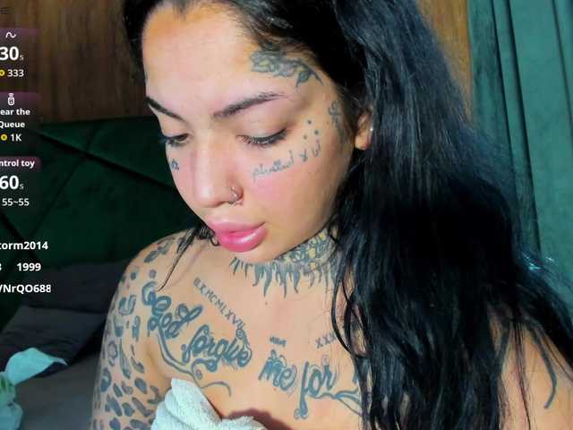 le modèle CreamyInk est en webcam porno dans un show sur le site bongacams, il possède les tags suivants: White/Caucasian,Brunette,Shaved