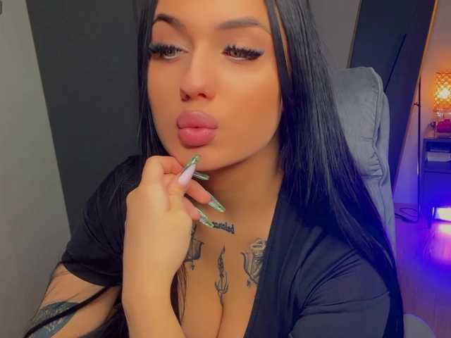 fatalefemme's BongaCams show and profile