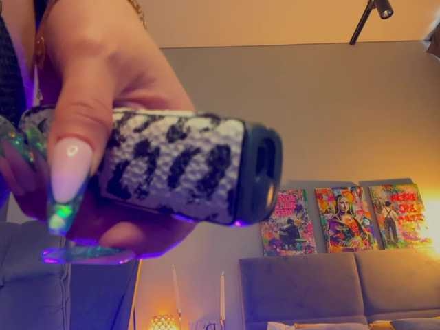 fatalefemme's BongaCams show and profile