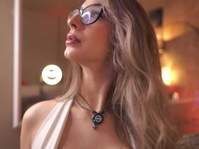 MaddieBryggs live cam on BongaCams