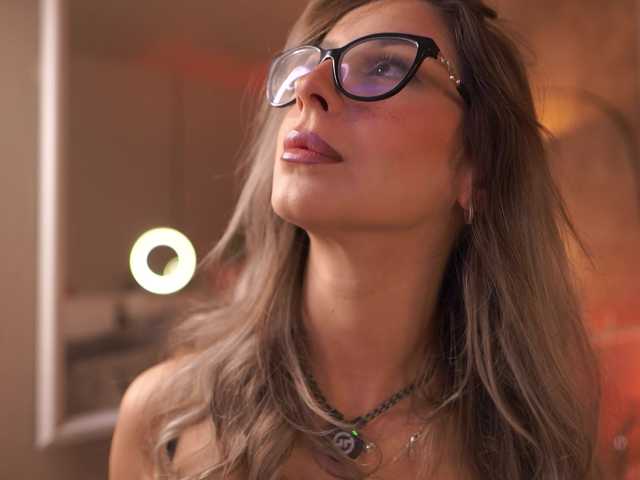 MaddieBryggs live webcam show