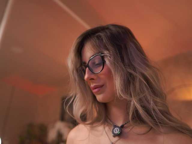 MaddieBryggs live cam on BongaCams