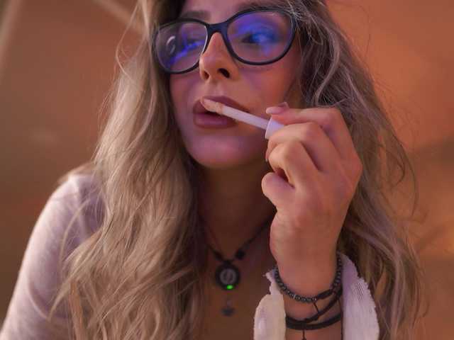 MaddieBryggs live cam on BongaCams