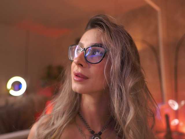 MaddieBryggs live webcam show