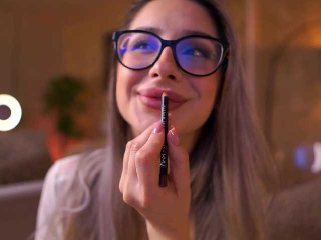 MaddieBryggs's BongaCams show and profile