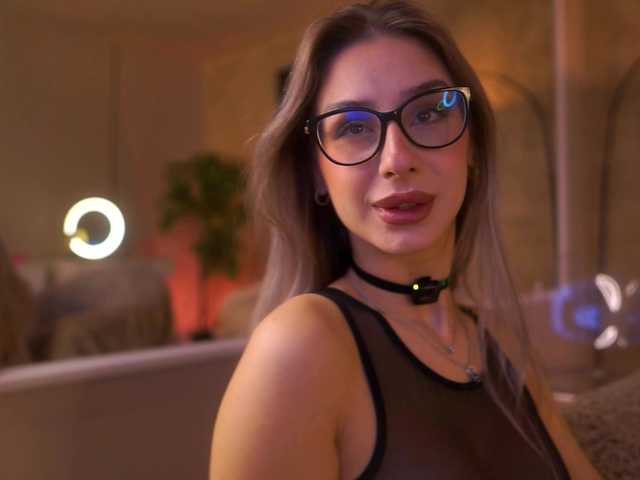 MaddieBryggs's BongaCams show and profile