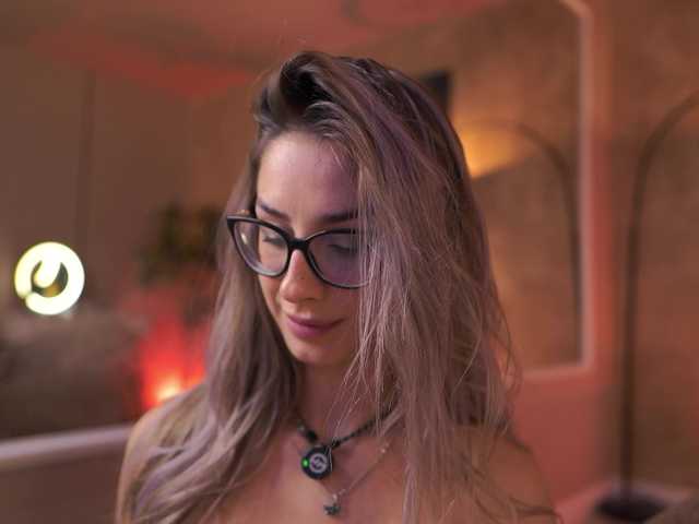 MaddieBryggs live cam on BongaCams