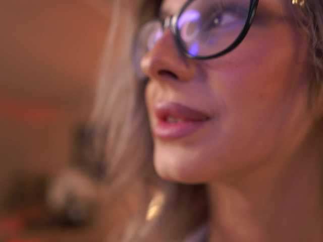MaddieBryggs live webcam show