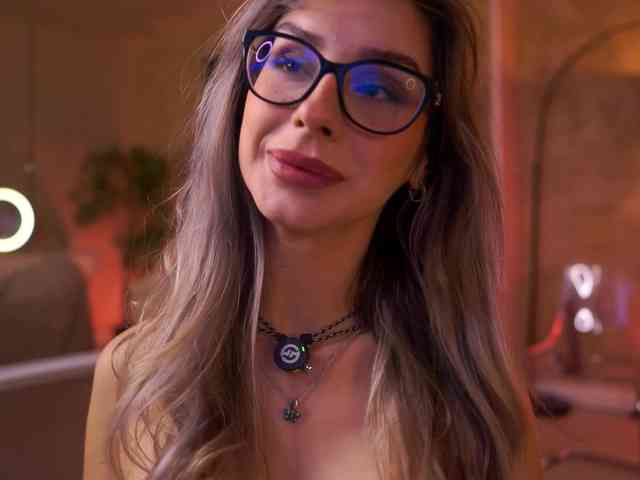 MaddieBryggs Live Webcam on BongaCams