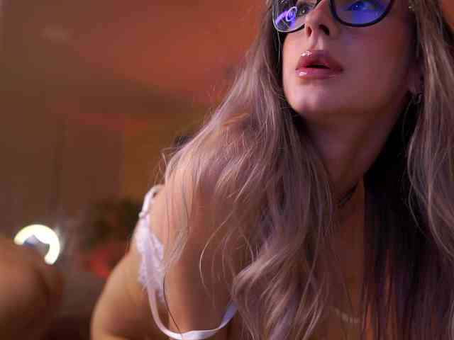 MaddieBryggs Live Webcam on BongaCams