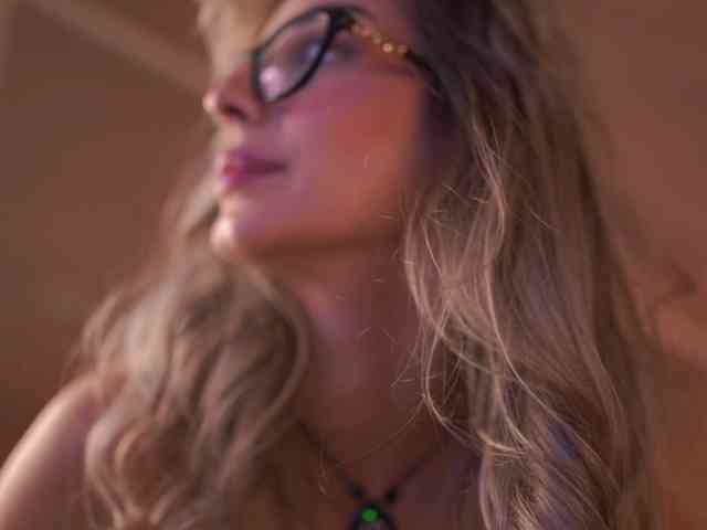Model: MaddieBryggs