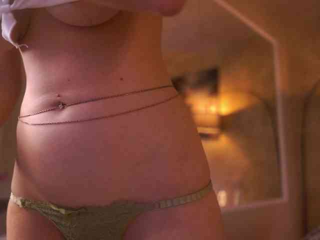 MaddieBryggs Live Webcam on BongaCams