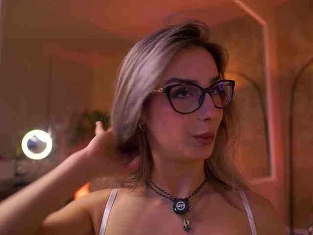 MaddieBryggs Live Webcam on BongaCams