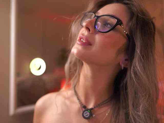 Model: MaddieBryggs