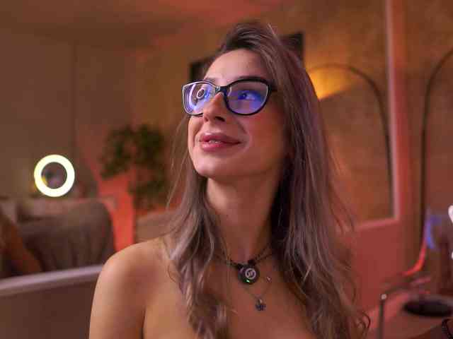MaddieBryggs Live Webcam on BongaCams