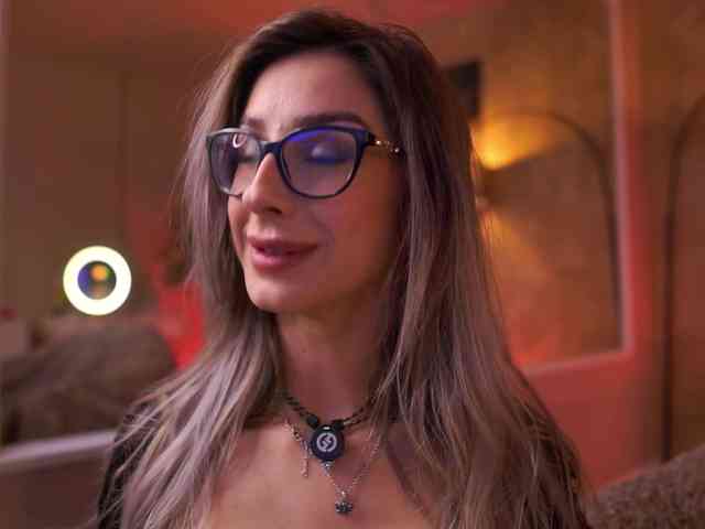 MaddieBryggs Live Webcam on BongaCams