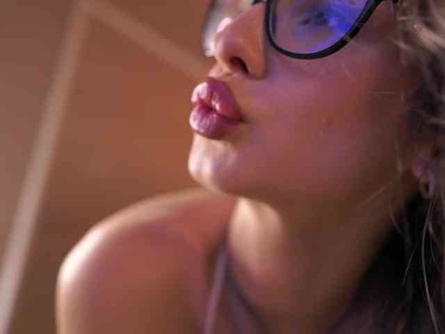 MaddieBryggs Sex Cam Show