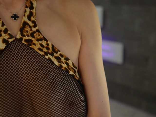 SexyCelline live webcam show