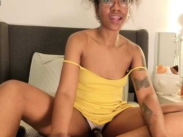 CarolineS's BongaCams show and profile