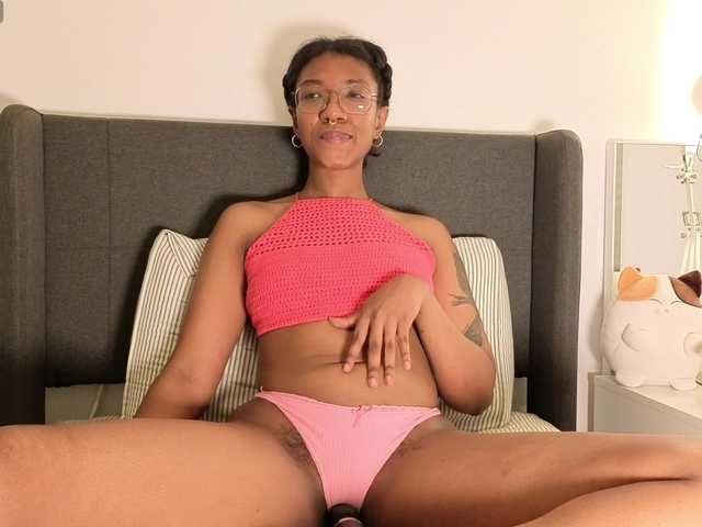 CarolineS's BongaCams show and profile