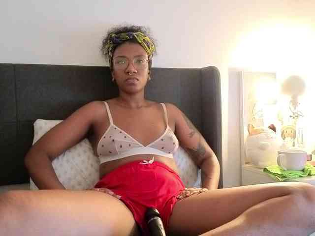 Model: CarolineS