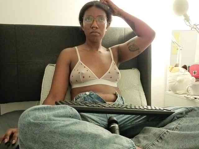CarolineS webcam