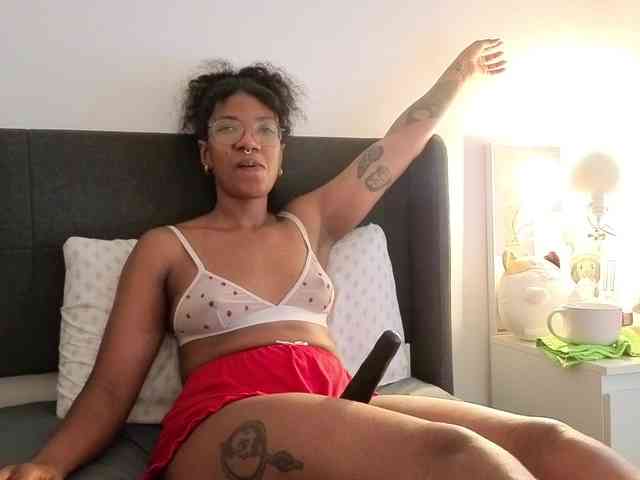 Model: CarolineS