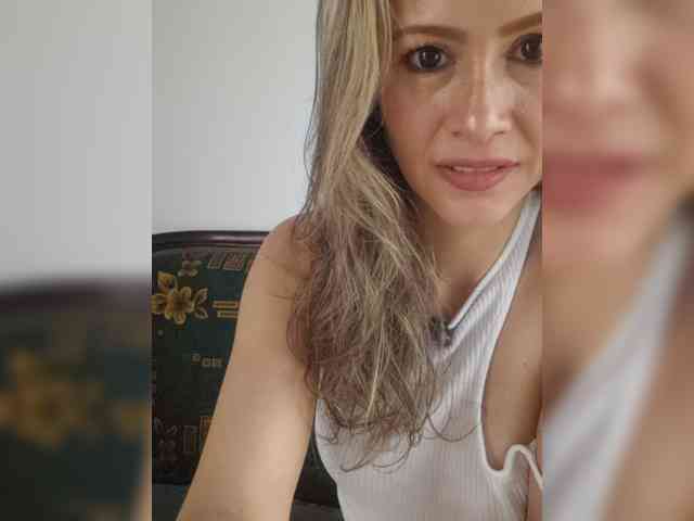 Modelo: miasirenlive
