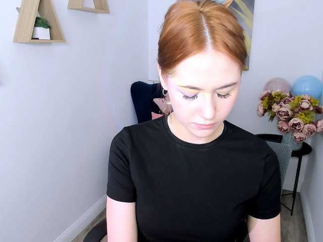 MakeYouHappy live cam on BongaCams