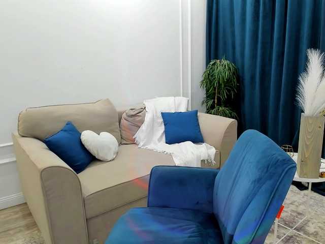 MakeYouHappy live cam on BongaCams