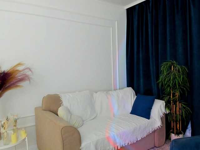 MakeYouHappy live cam on BongaCams
