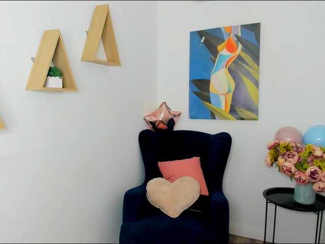 MakeYouHappy live cam on BongaCams