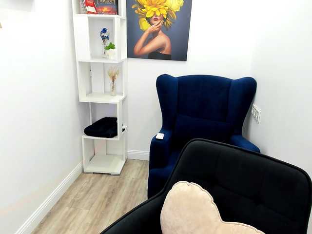 MakeYouHappy live cam on BongaCams