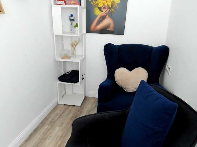 MakeYouHappy live cam on BongaCams