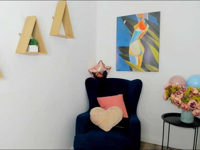 MakeYouHappy live cam on BongaCams