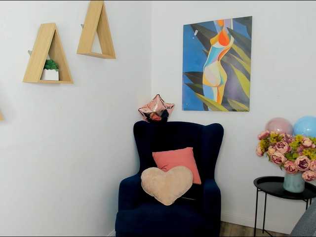 MakeYouHappy live cam on BongaCams