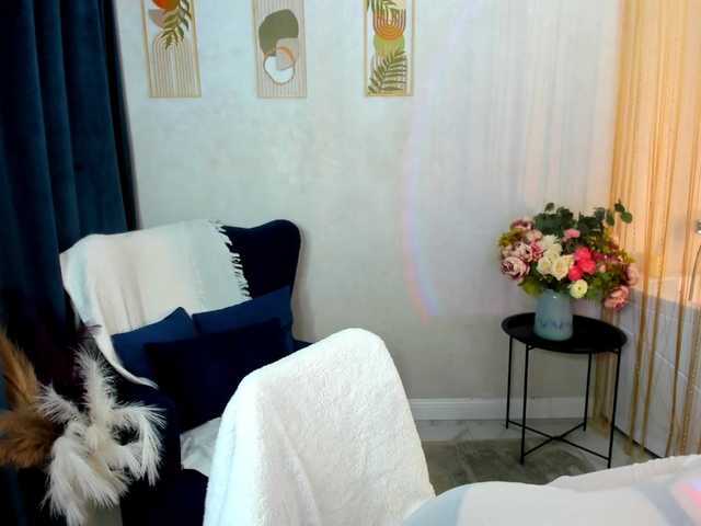MakeYouHappy live cam on BongaCams