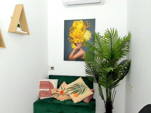 MakeYouHappy live cam on BongaCams