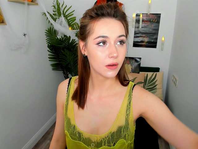 MakeYouHappy live cam on BongaCams