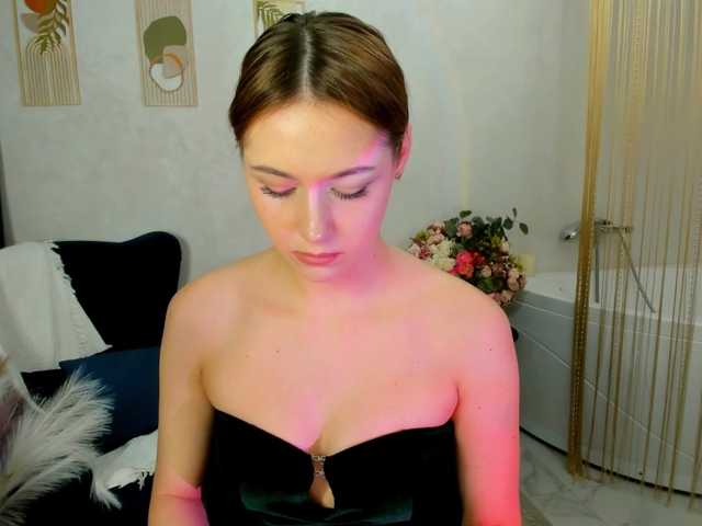 MakeYouHappy live cam on BongaCams